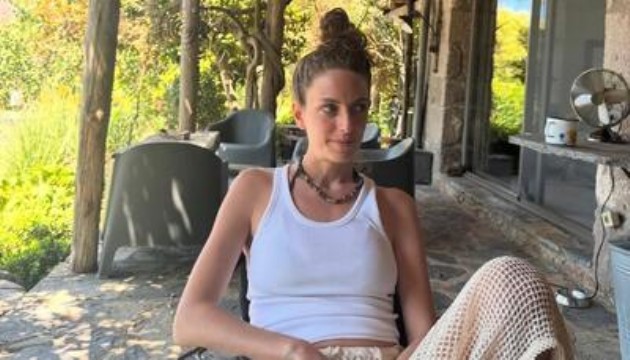 Oyuncu Bige Önal'ı akrep soktu!